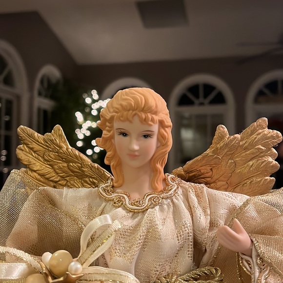 13 inch Regal Porcelain Angel - White & Cream - Picture 2 of 16